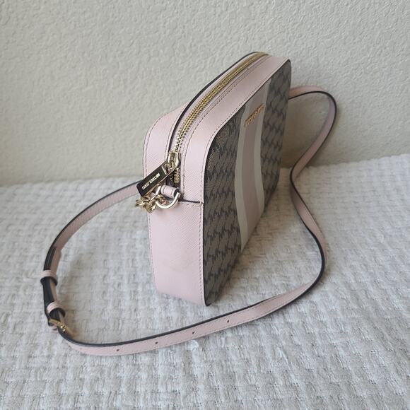 Michael Kors Pink and White Crossbody Bag with Gold Hardware - Picture 2 of 9